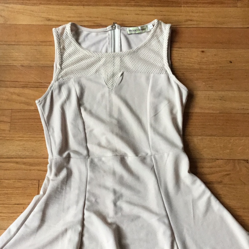 Spring dress - Picture 2 of 3